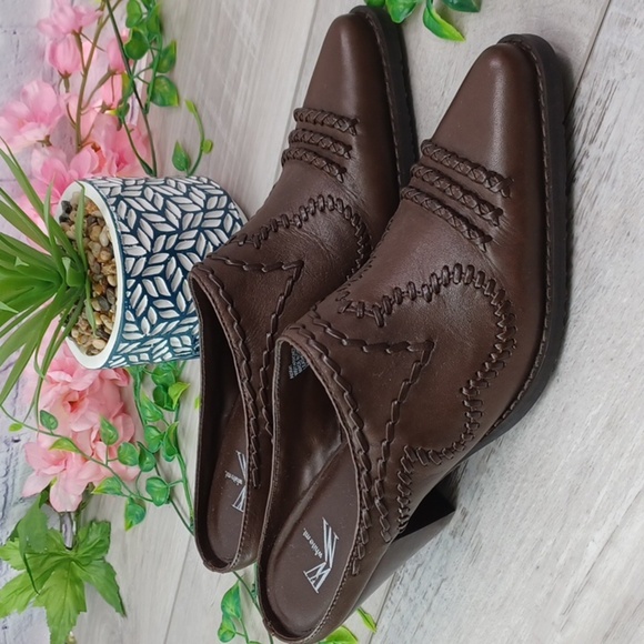 White Mountain Bronco Leather Mule NWOT - Picture 9 of 9